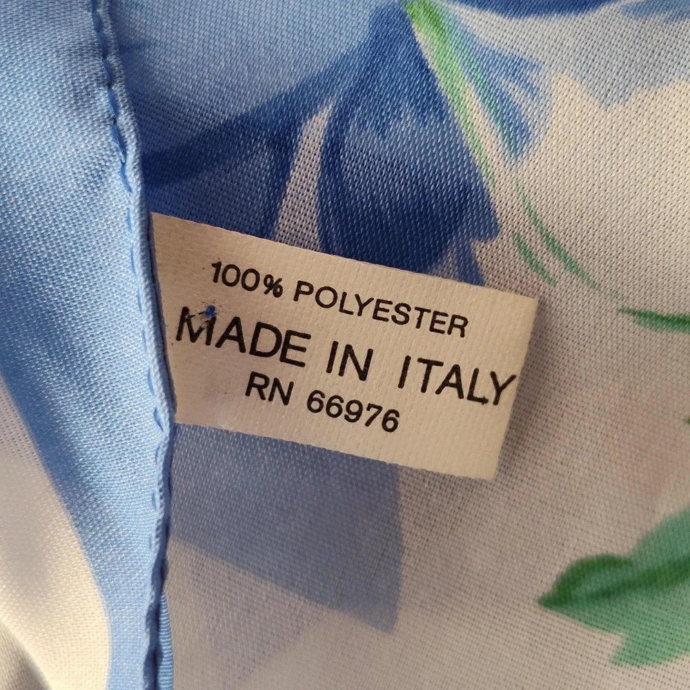 Made In Italy Beautiful!  Blue Floral Print Scarf - Picture 3 of 3